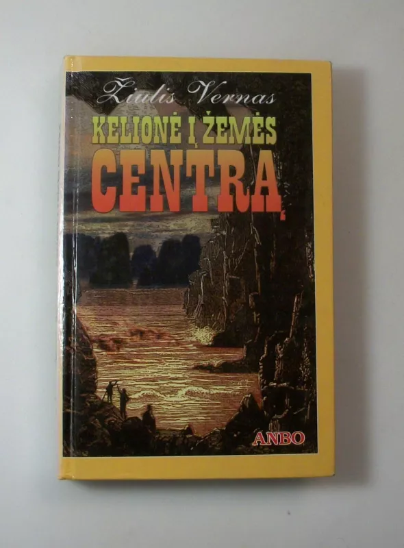 Kelionė į Žemės centrą - Žiulis Vernas, knyga 2