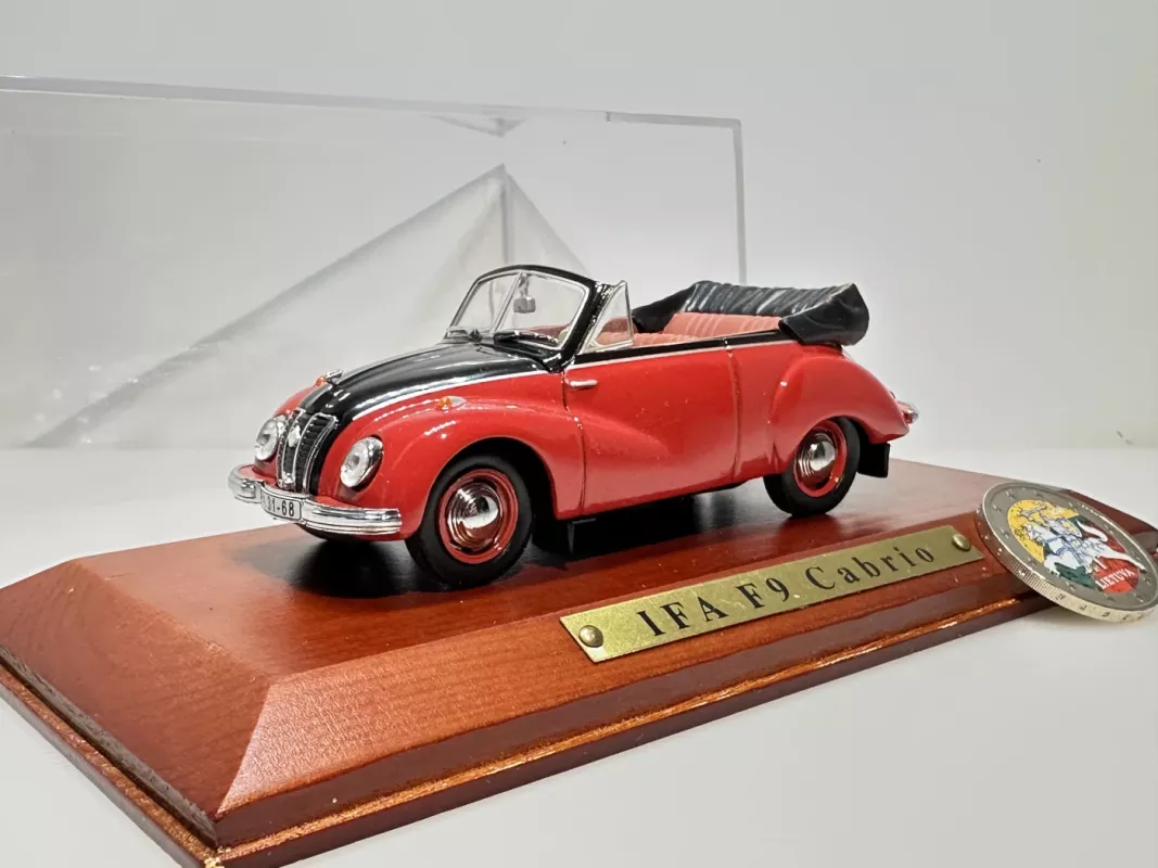 IFA F9 Cabrio raudonas 1:43 Atlas DDR - , namai ir interjeras 2