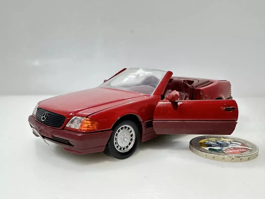 Mercedes-Benz SL Class raudonas 1:43 Schabak Germany - , namai ir interjeras 2