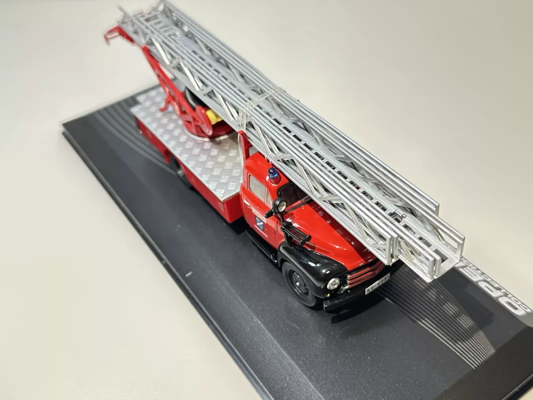 Opel Blitz Feuerwehr 1952-1960 raudona 1:43 Eaglemoss - , namai ir interjeras 6