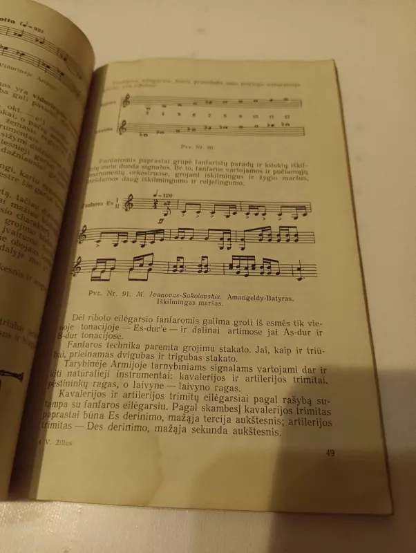 Pučiamųjų orkestro instrumentai - Autorių Kolektyvas, knyga 3