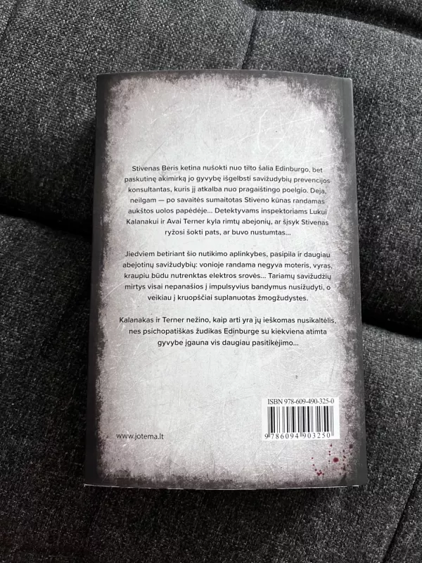 Tobulas nusikaltimas - Helen Fields, knyga 3