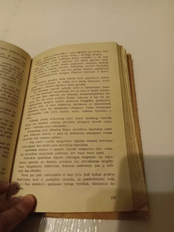 Spartakas - Rafaelis Džovanjolis, knyga 4