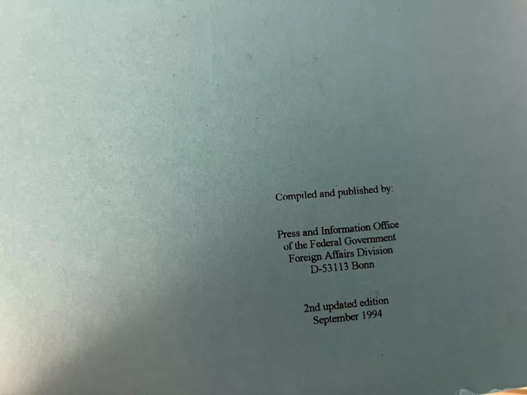 Documents on Democracy in the Federal Republic of Germany Basic Law for the Federal Republic of Germany Law on the Federal Constitutional Court Law on Political Parties Federal Electoral Law Rules of Procedure of the German Bundestag - Deutschland. Presse- und Informationsamt, knyga 6