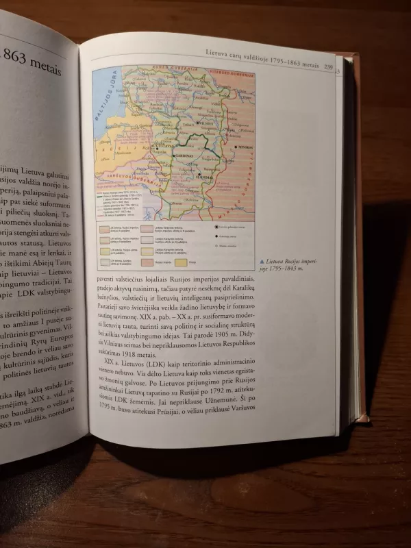 Lietuvos istorija 11-12 klasėms - R. Kamuntavičius, V.  Kamuntavičienė, knyga 4