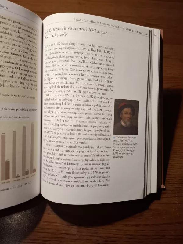 Lietuvos istorija 11-12 klasėms - R. Kamuntavičius, V.  Kamuntavičienė, knyga 3
