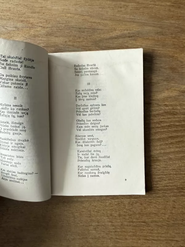 Tolimuos keliuos - Liudas Gira, knyga 5