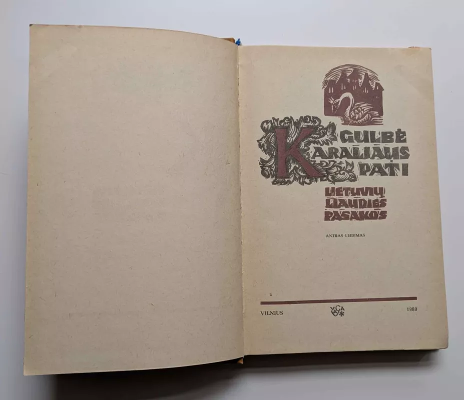 Gulbė karaliaus pati(Eglė žalčių karalienė, Dvylika brolių juodvarniais lakstančių ir kt.) - Autorių Kolektyvas, knyga 3