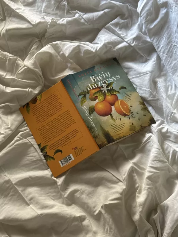 Bičių dūzgesys - Sofia Segovia, knyga 4