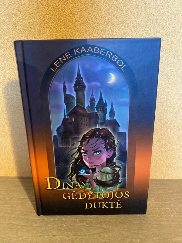 Dina, gėdytojos duktė - Lene Kaaberbol, knyga 2