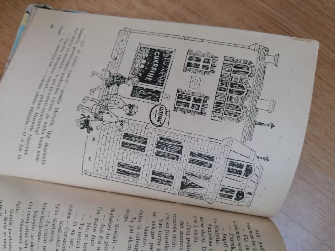 Mažylis ir Karlsonas, kuris gyvena ant stogo - ASTRIDA LINDGREN, knyga 5