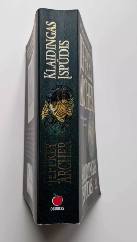 Klaidingas įspūdis - Jeffrey Archer, knyga 3