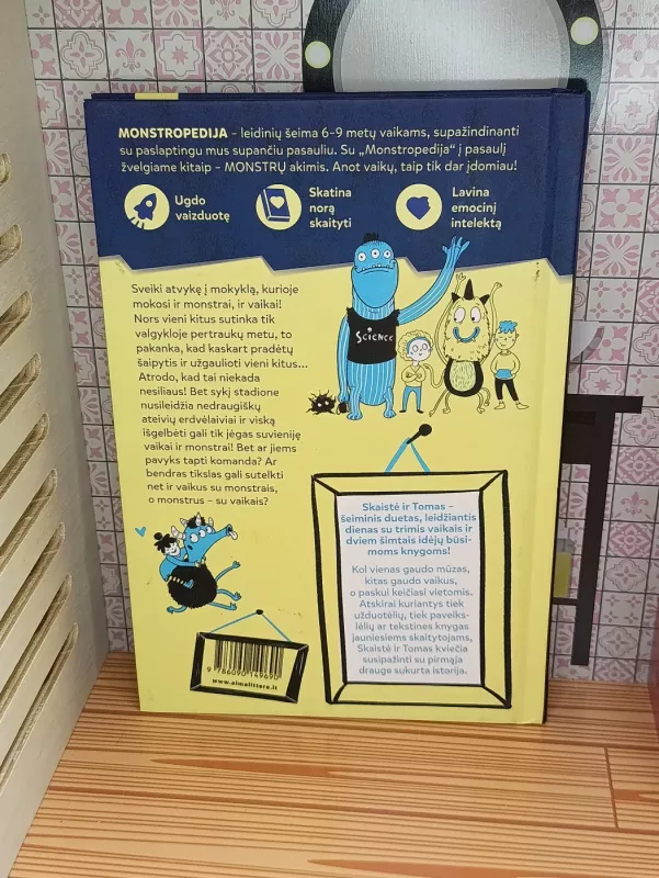 Mostropedija. Ateiviai mokyklos stadione? - Tomas Dirgėla, knyga 5