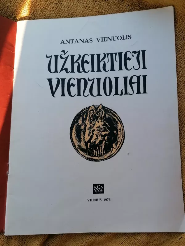 Užkeiktieji vienuoliai - Antanas Vienuolis, knyga 3