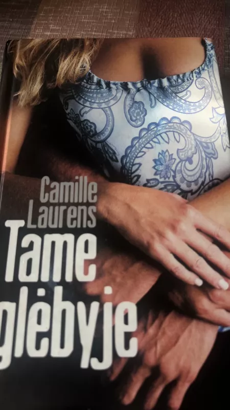Tame glėbyje - Camille Laurens, knyga 4