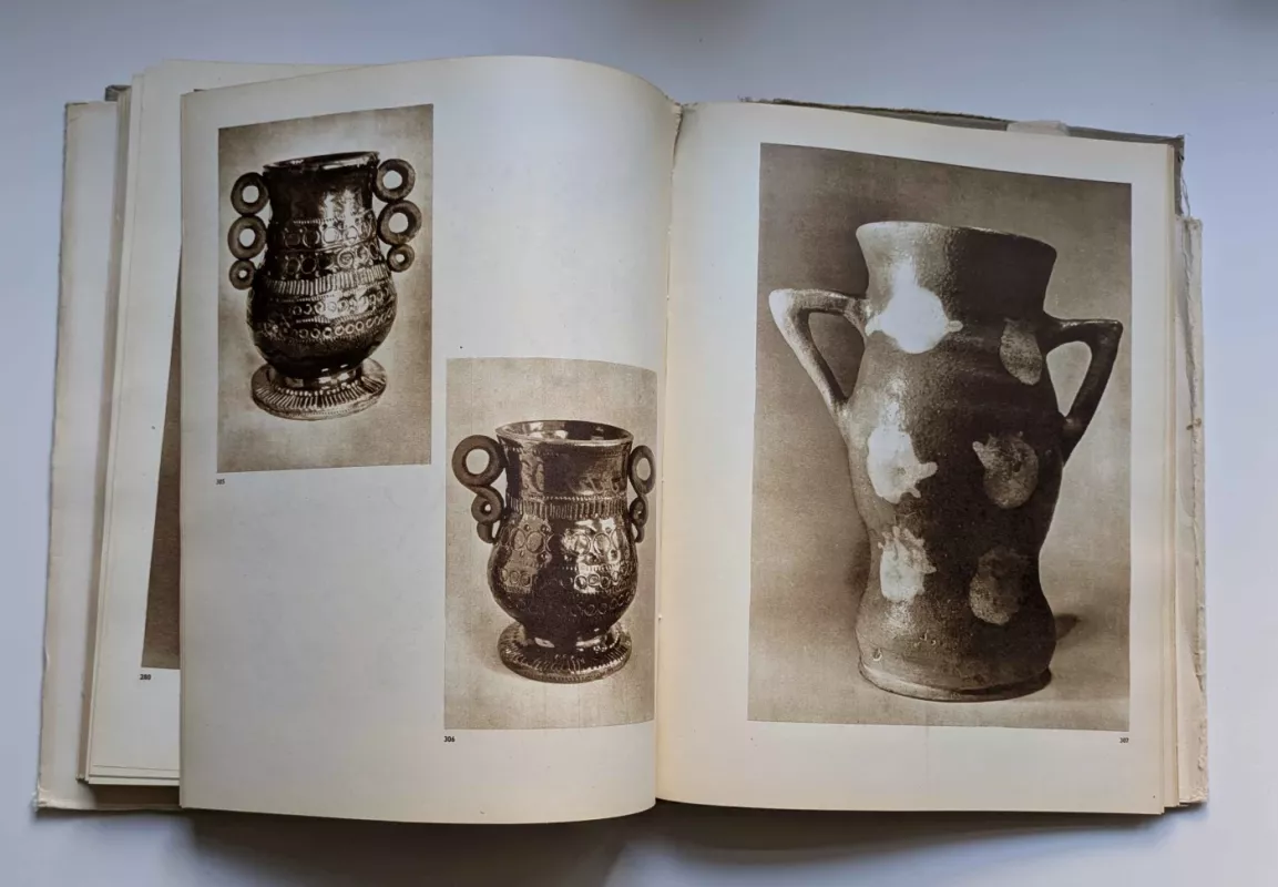 Lietuvių liaudies menas. Keramika - Paulius Galaunė, knyga 6