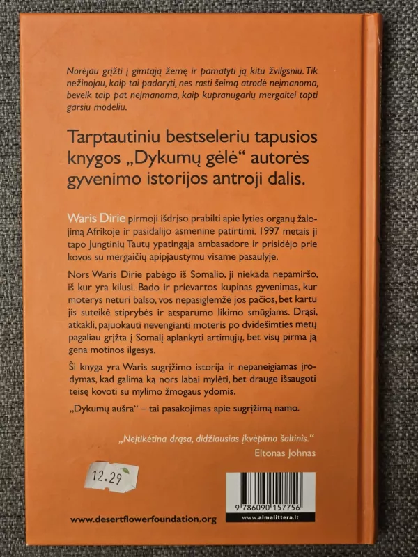Dykumų Aušra - Waris Dirie, knyga 3