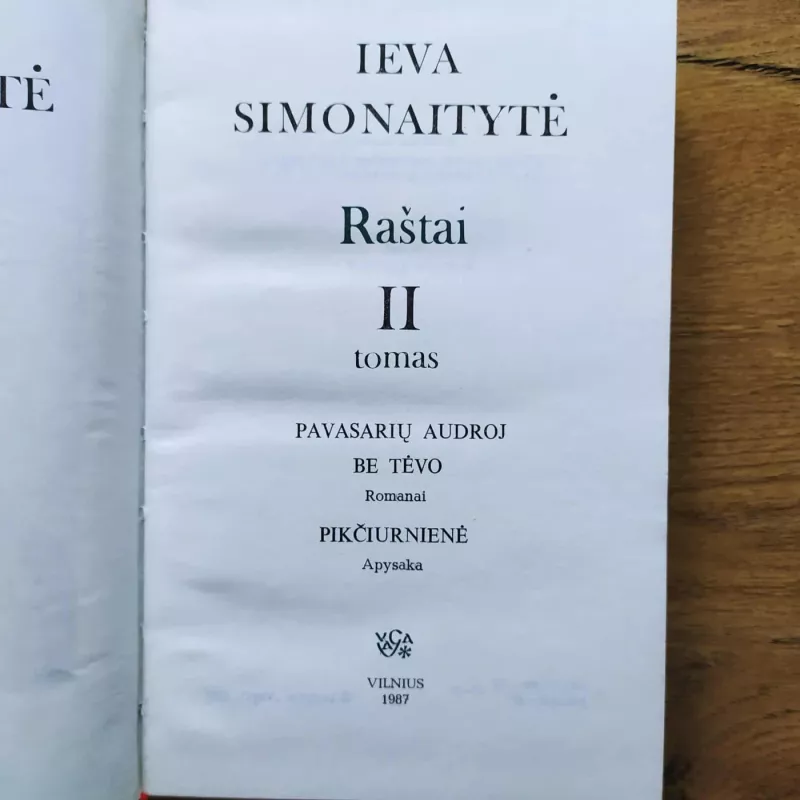 Pavasarių audroj / Be tėvo / Pikčiurnienė - Ieva Simonaitytė, knyga 3