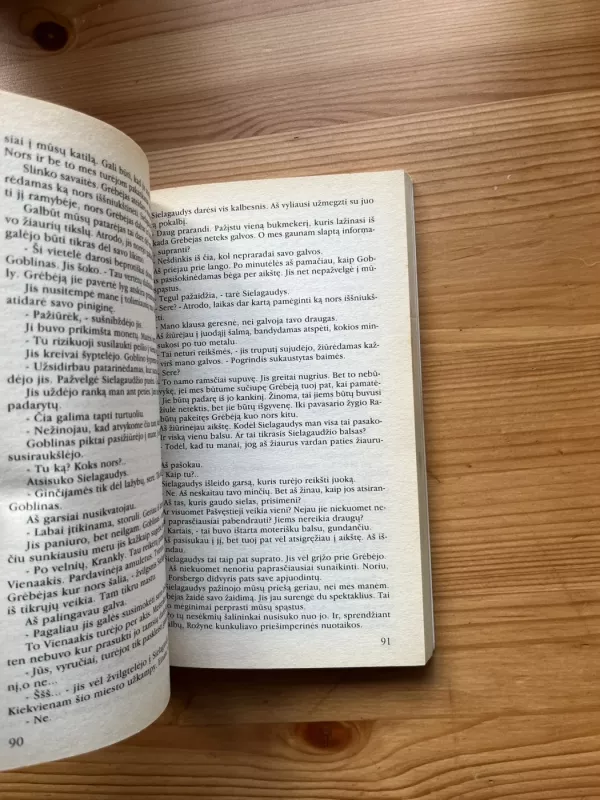 Juodoji gvardija - Glen Cook, knyga 4