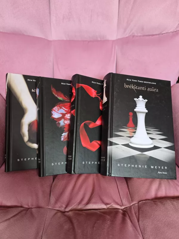 Saulėlydžio saga - Stephenie Meyer, knyga 2