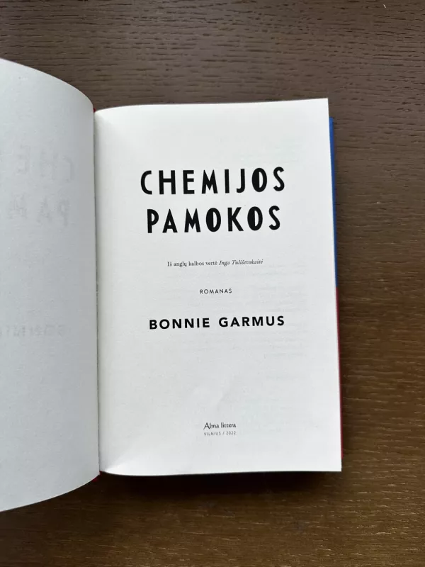 Chemijos pamokos: romanas - Bonnie Garmus, knyga 6