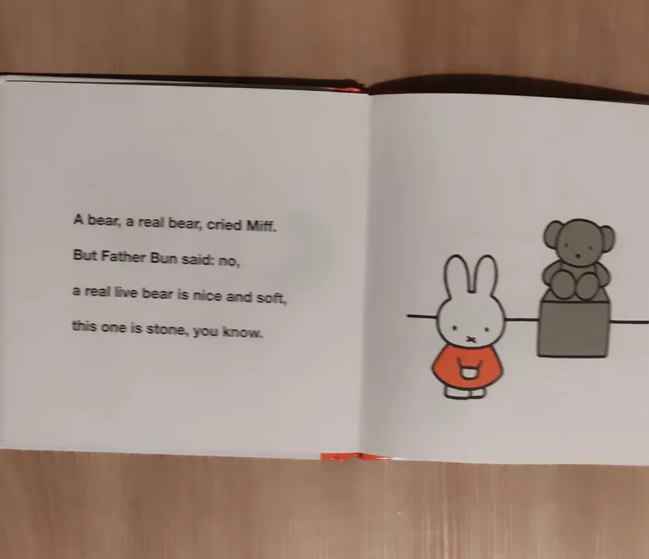 Miffy at the gallery by Dick Bruna - Simon & Schuster Ltd, knyga 3