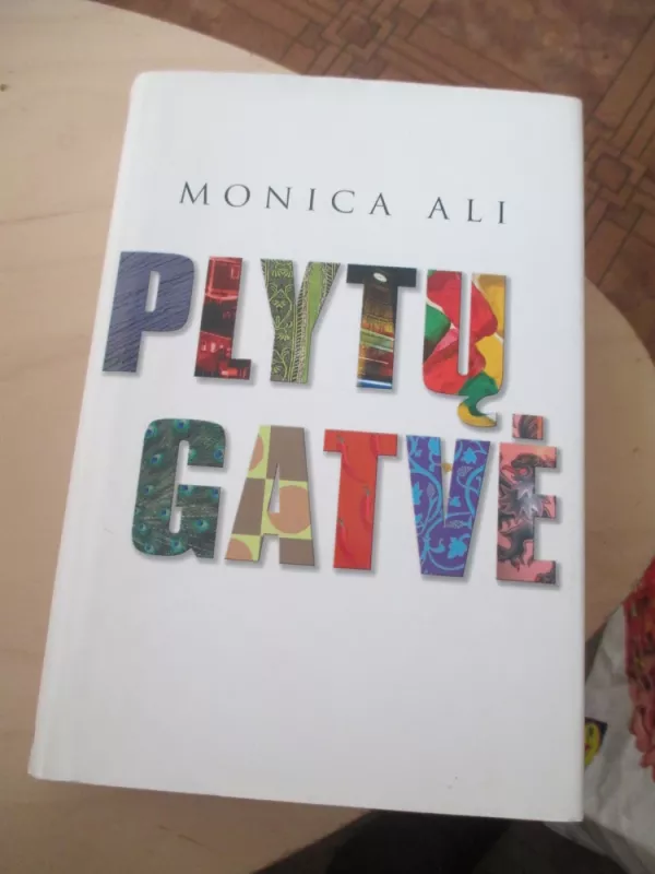 Plytų gatvė - Monica Ali, knyga 4