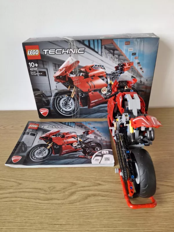 Lego technic 42107: Ducati Panigale V4 R - , stalo žaidimas 6