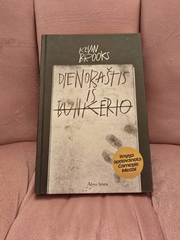 Dienoraštis iš bunkerio - Kevin Brooks, knyga 2