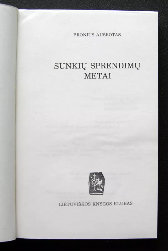 Sunkių sprendimų metai - Bronius Aušrotas, knyga 3