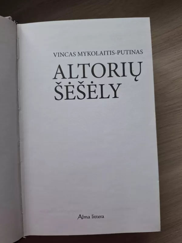 Altorių šešėly - Vincas Mykolaitis-Putinas, knyga 3