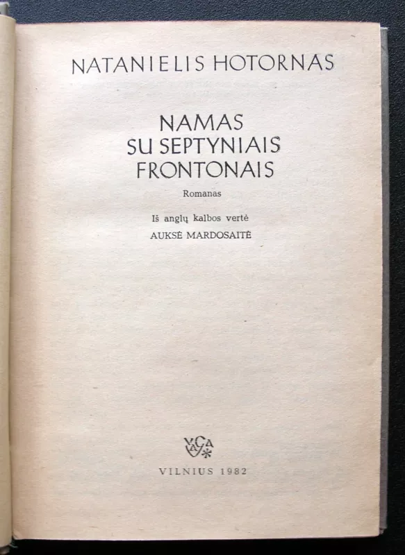 Namas su septyniais frontonais - Natanielis Hotornas, knyga 3