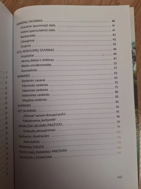 Viskas iš skiautelių: rankinės, kuprinės, kosmetinės ir kiti aksesuarai - Violeta Abromavičienė, knyga 6