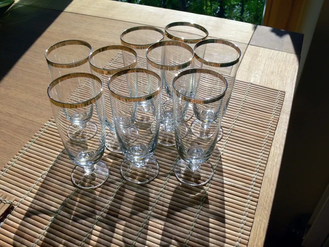 Aštuonios "šampaninės" taurelės - stikliukai ant trumpos kojelės auksiniu apvadėliu - , namai ir interjeras 2