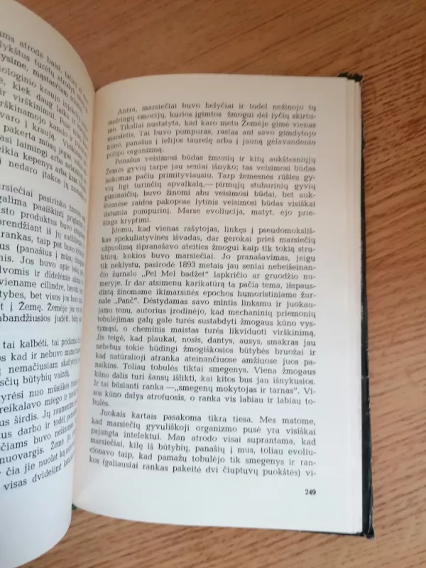 Nematomas žmogus - H. Uelsas, knyga 5