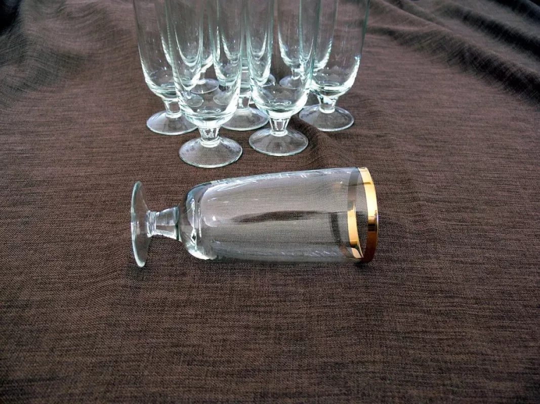 Aštuonios "šampaninės" taurelės - stikliukai ant trumpos kojelės auksiniu apvadėliu - , namai ir interjeras 4