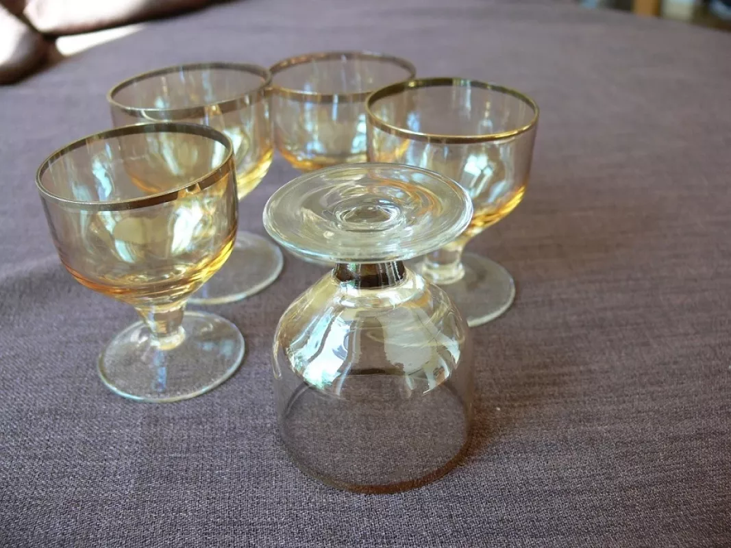 Keturios taurelės ant kojelės auksiniu apvadėliu - , namai ir interjeras 5