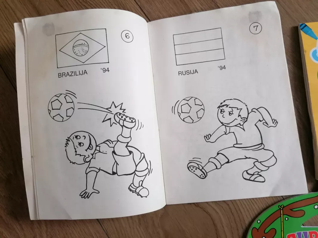 Colouring book - Marco Santini, knyga 4