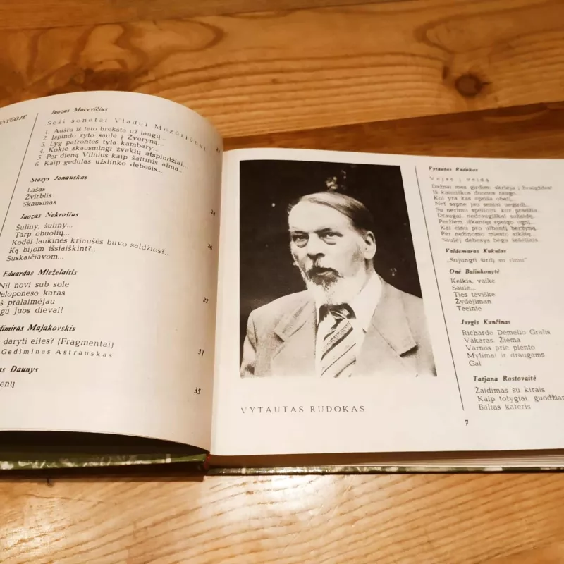 Poezijos pavasaris  83' - Autorių kolektyvas (įvairūs), knyga 4