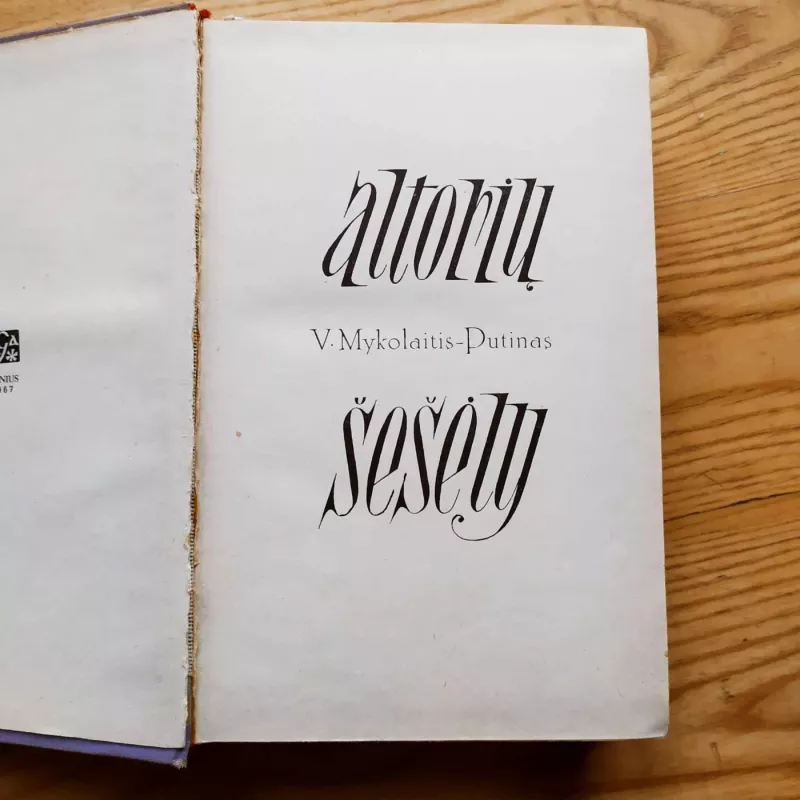 Altorių šešėly - Vincas Mykolaitis-Putinas, knyga 3