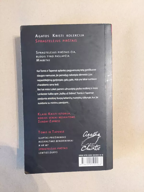 Spragtelėjus pirštais - Agatha Christie, knyga 3