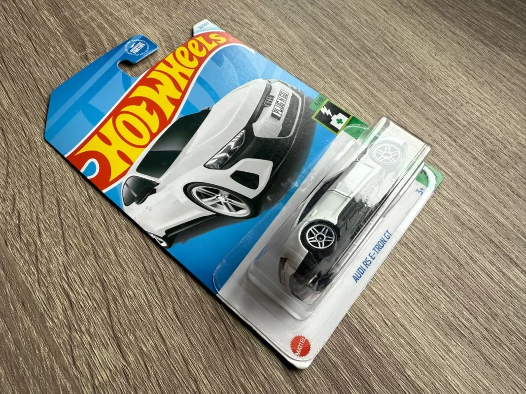Audi RS E-Tron GT Hot Wheels Long Card - , namai ir interjeras 3