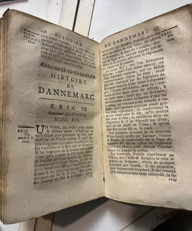 HISTOIRL D E DANEMARK, AVANT et DEPUIS DE L A M O N A R C H I E - by DES ROCHES, JEAN-BLAISE, knyga 4