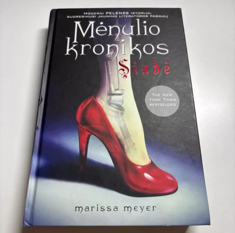 Mėnulio kronikos. Sindė - Marissa Meyer, knyga 2
