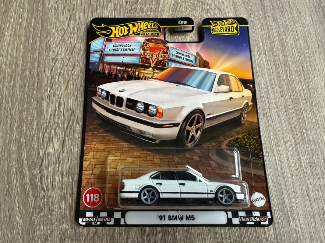 91 BMW M5 Hot Wheels Premium - , namai ir interjeras 2