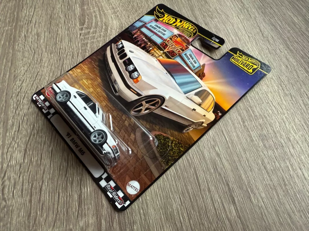 91 BMW M5 Hot Wheels Premium - , namai ir interjeras 4