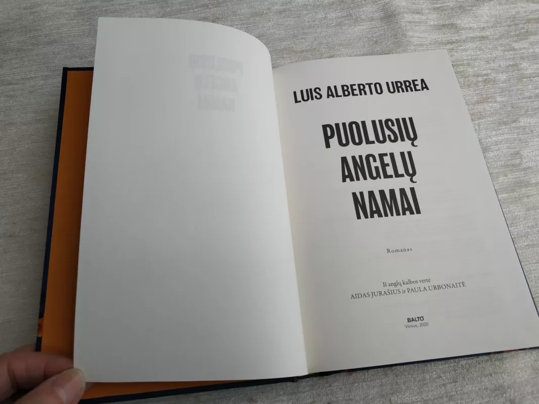 Puolusių angelų namai - Luis Alberto Urrea, knyga 6
