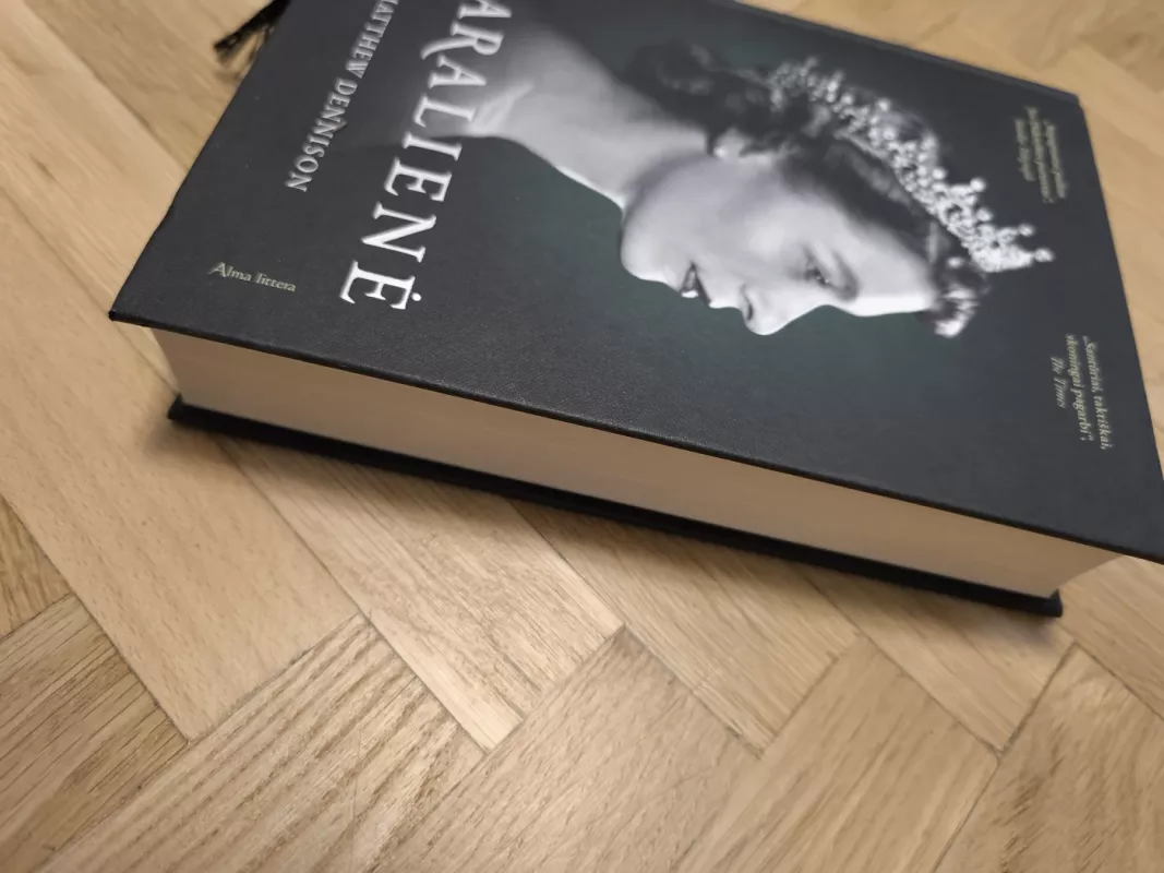 Karalienė - Matthew Dennison, knyga 4