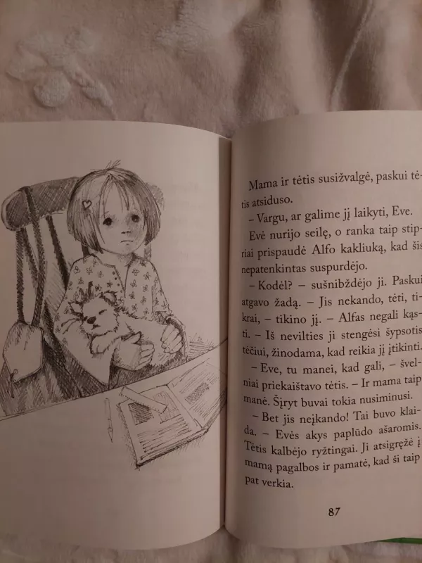 Vienišas Alfas - Holly Webb, knyga 4