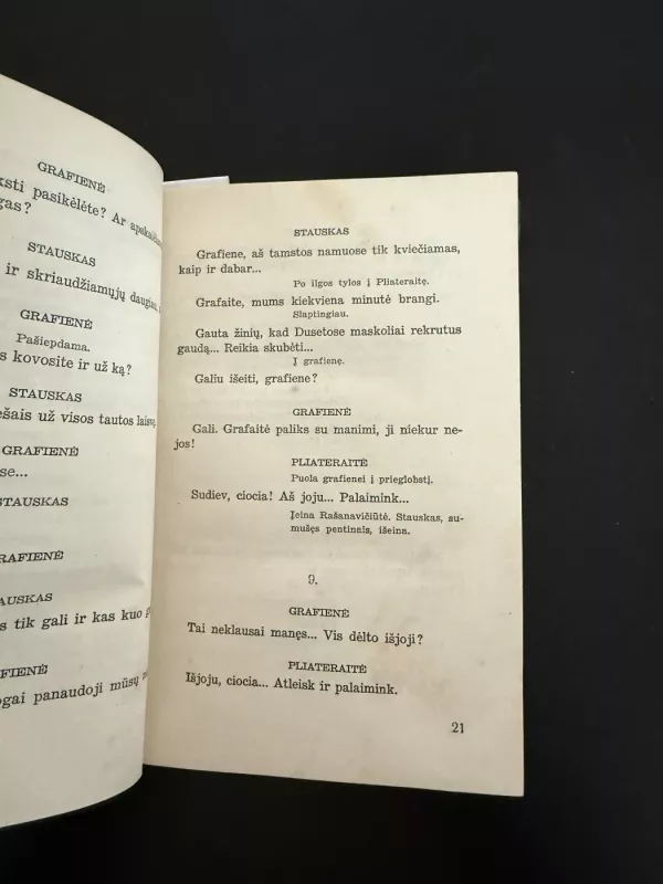 Konvoliutas. A. Vienuolis ir P. Vaičiūnas 1935-1937 - A. Vienuolis, Petras Vaičiūnas, knyga 4